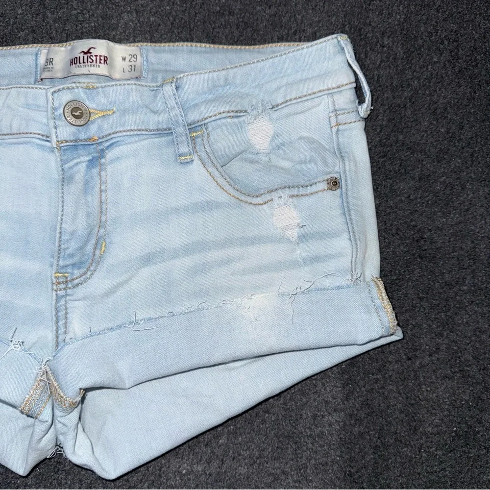 Hollister Low Rise Micro Mini Jean Shorts Light Wash Distressed y2k Sz 9 / 29